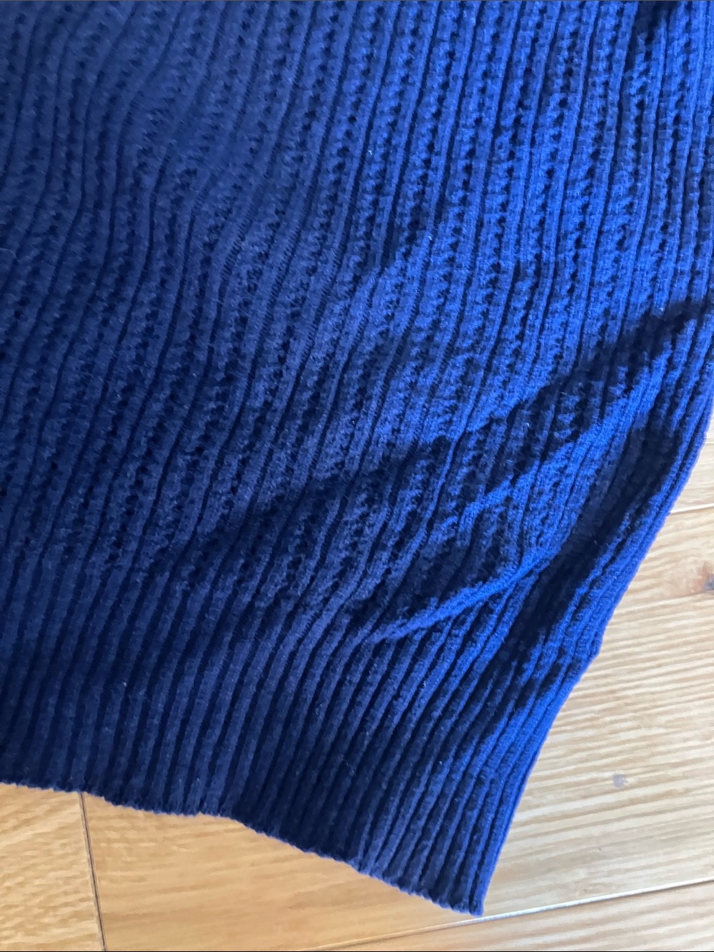Men's Navy Crewneck Short-Sleeve Sweater with Contrast Trim - Picture 4 of 5